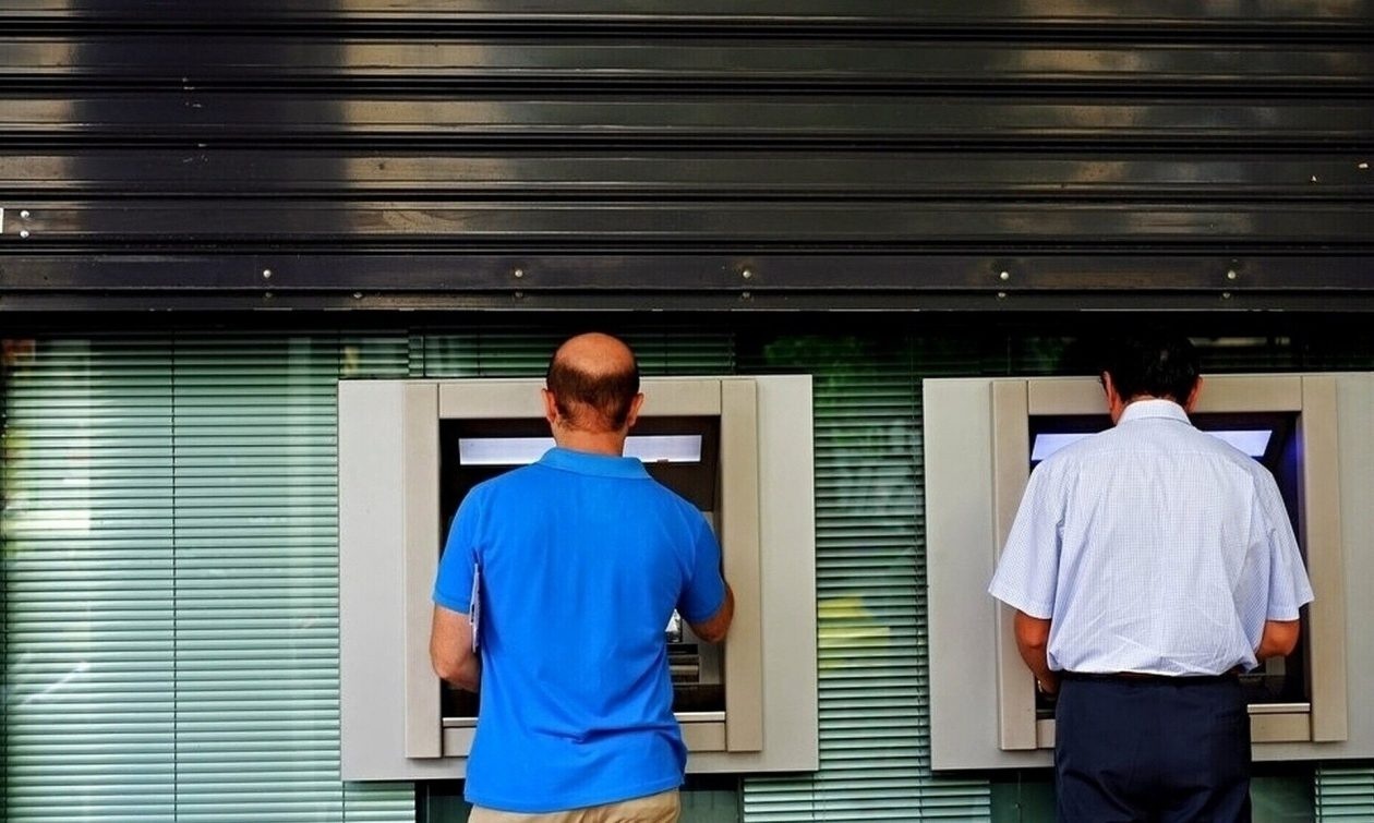 Τι πρέπει να ξέρουν οι φορολογούμενοι για τις καταθέσεις μετρητών στην τράπεζα