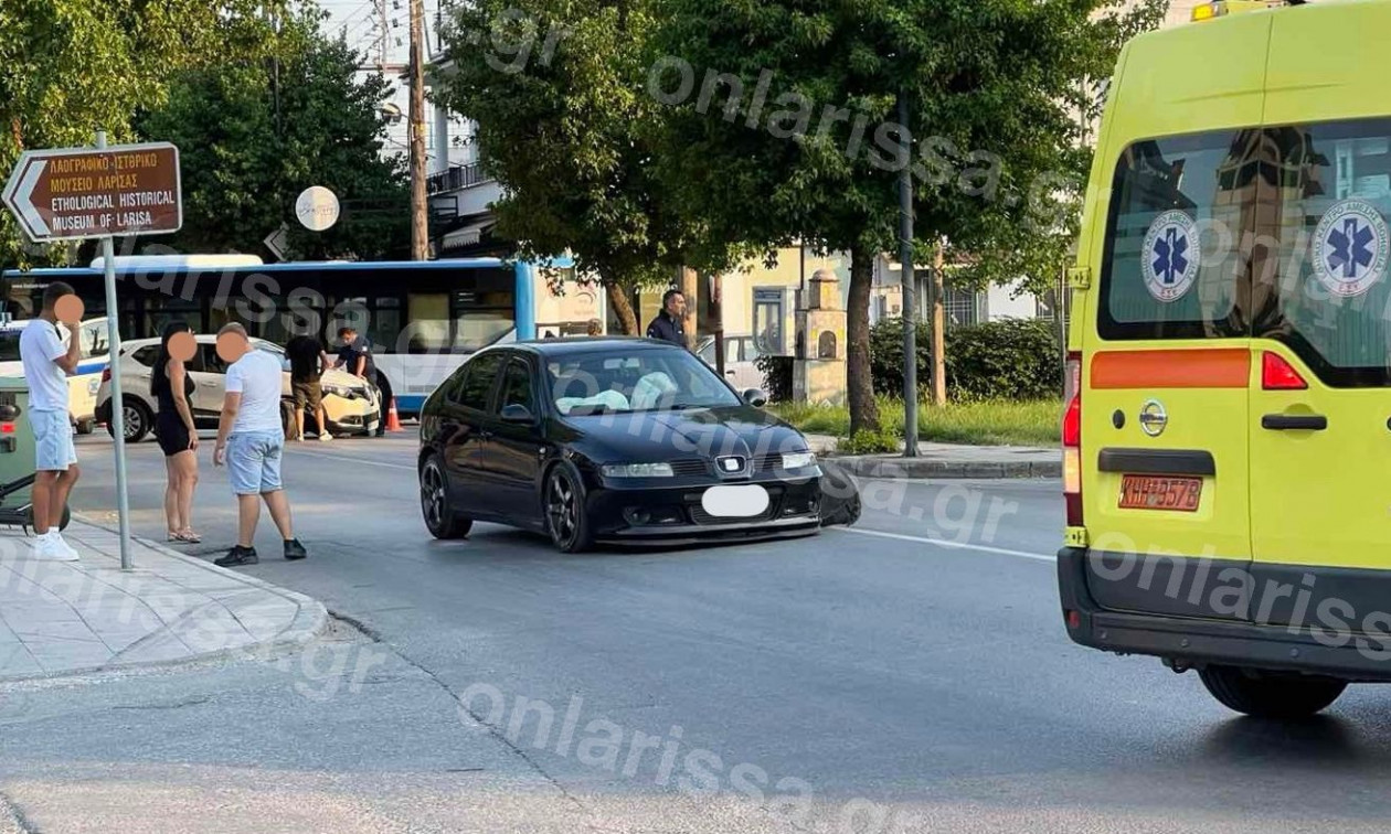 Σοβαρό τροχαίο στη Λάρισα: Γυναίκα με το παιδί της μεταφέρθηκαν στο νοσοκομείο