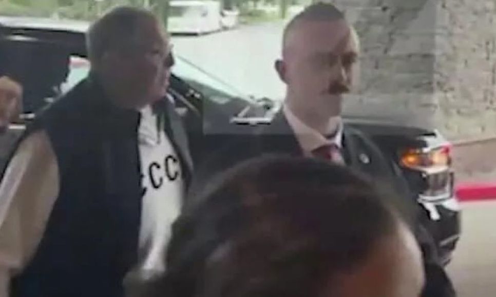 Σεργκέι Λαβρόφ: Απάντησε για το φούτερ με την επιγραφή «ΕΣΣΔ» – Βίντεο