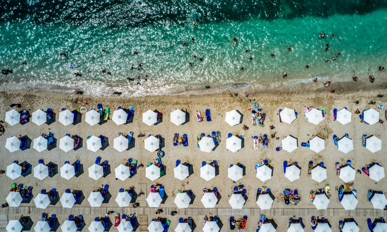 My Coast: «Βροχή» οι καταγγελίες για παρανομίες σε παραλίες – Πρωτιά για Χαλκιδική και Αττική