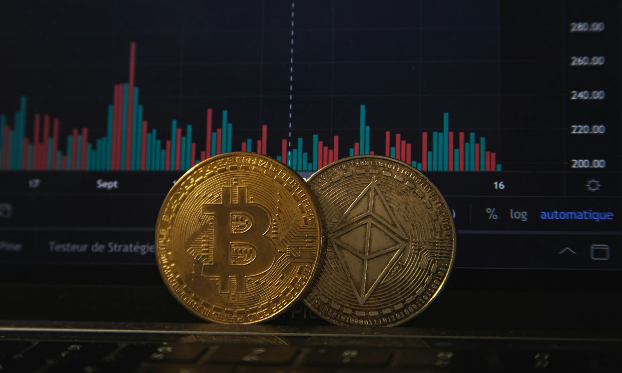 Κρυπτονομίσματα: Μπαίνει σε τάξη το χάος – Αυστηροί όροι και φόρος 15% στα κέρδη