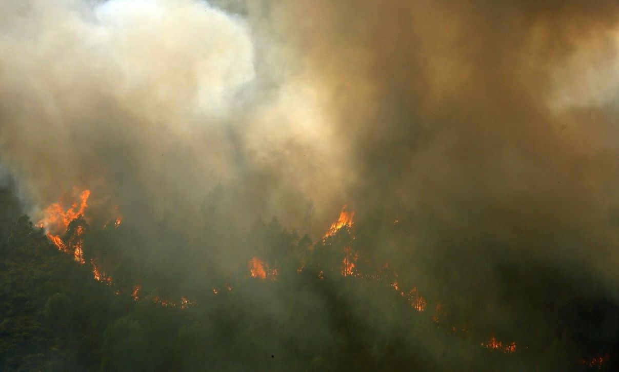 Mega-fire καίει 10 ημέρες την Πορτογαλία: Στάχτη 600.000 στρέμματα, 1.600 πυροσβέστες στη μάχη