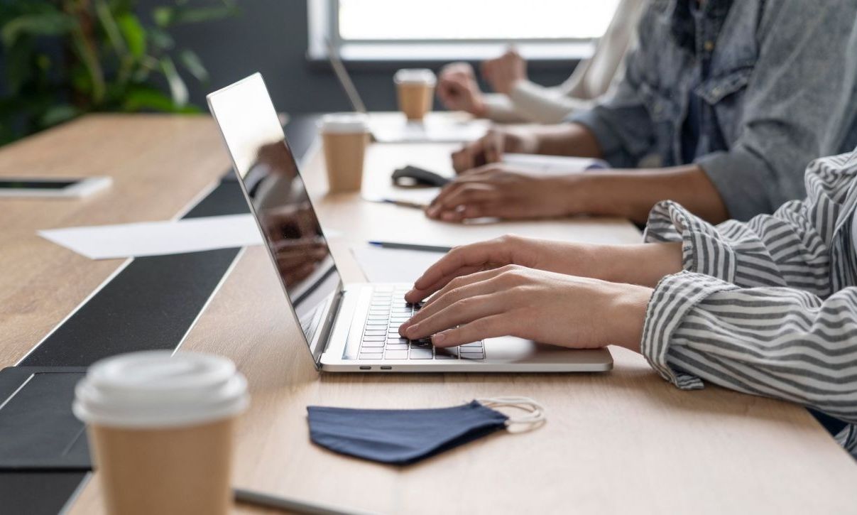 Υπουργείο Εργασίας: Ιστορικό χαμηλό στο ποσοστό μισθωτών που υπερεργάστηκαν το 2024