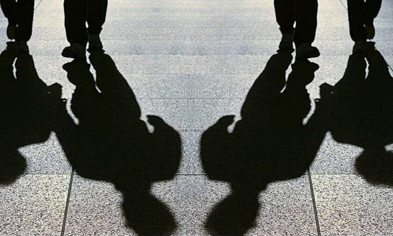 Βία ανηλίκων: «Χειροπέδες» σε 14χρονο και 17χρονο – Γρονθοκόπησαν 16χρονο στην Καλαμαριά