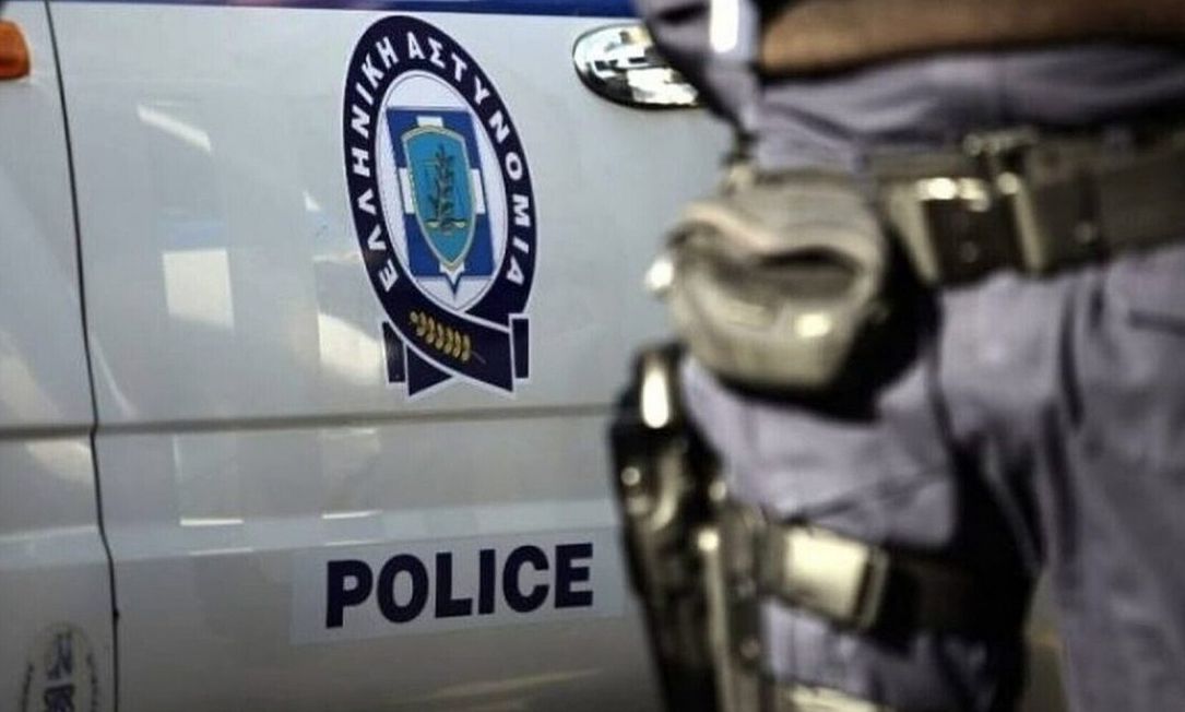 Κολωνός: Πεζή καταδίωξη και σύλληψη διαρρήκτη – Τον έπιασαν την ώρα που εισέβαλε σε σπίτι