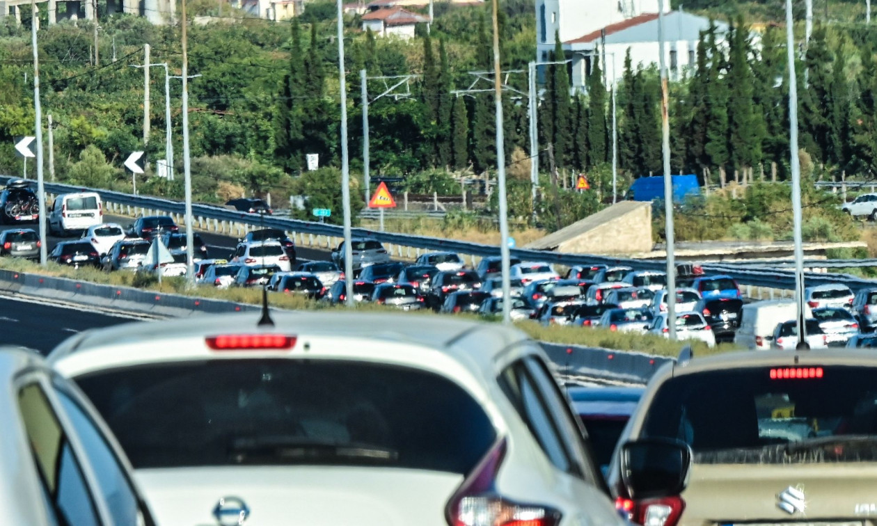 Κίνηση τώρα: Αργές ταχύτητες στην Αθηνών – Κορίνθου, σε πλήρη εξέλιξη η επιστροφή των αδειούχων