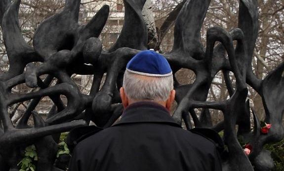 «Έκρηξη αντισημιτισμού» στη Γαλλία – «Αδιάφορος ο Μακρόν», καταγγέλλει ο πρεσβευτής των ΗΠΑ