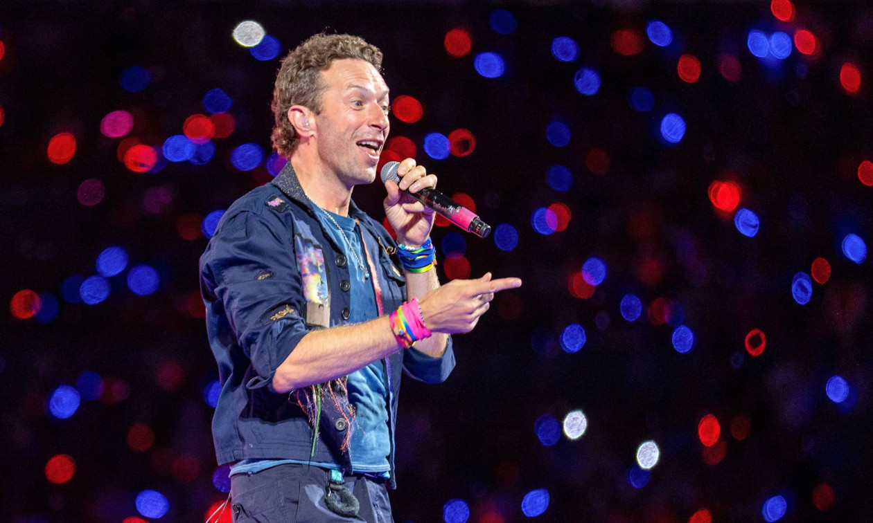 Coldplay – Πρόσεξε για να… έχει ο Κρις Μάρτιν: «Είναι σίγουρα σύντροφός σου;» (βίντεο)