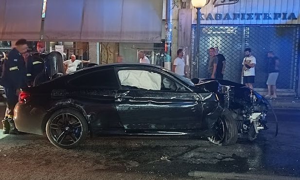 Σοβαρό τροχαίο στη Λεωφόρο Βουλιαγμένης – Οδηγός και επιβάτης εγκατέλειψαν το όχημα