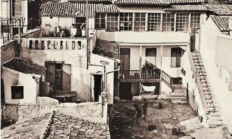Οικία Κοκοβίκου: Αναστηλώνεται η κατοικία της Τριπόδων 32 – Η θρυλική ιστορία της
