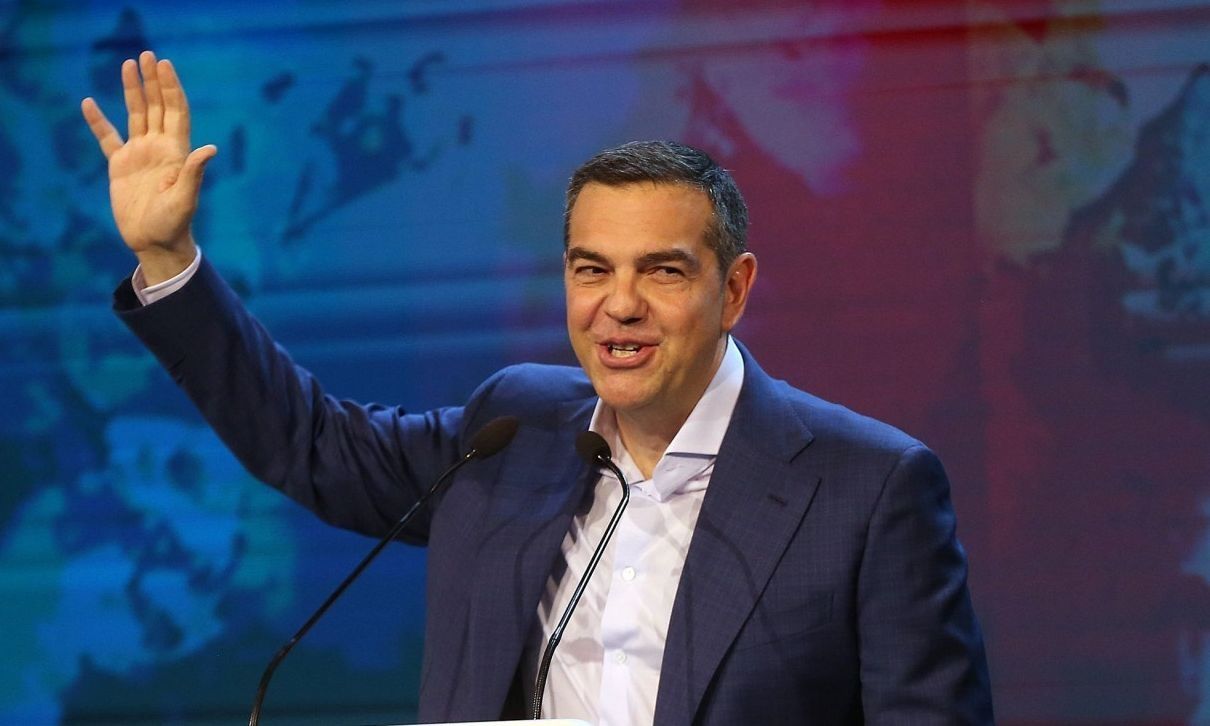 Σε θέση μάχης η κυβέρνηση για τον Τσίπρα – Πώς απαντά ο ίδιος στα περί «βαρυποινιτών και βιαστών»