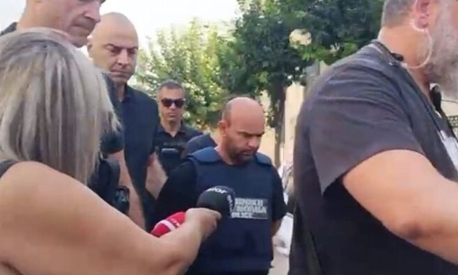 Βόλος: Με κατεβασμένο κεφάλι έφτασε στον ανακριτή ο 40χρονος δολοφόνος – «Δεν ήξερα τι έκανα»
