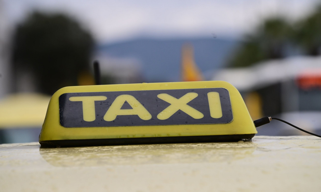 Χειροπέδες σε ταξιτζή: Το εξωφρενικό ποσό που χρέωσε για την διαδρομή Αεροδρόμιο – Πειραιάς