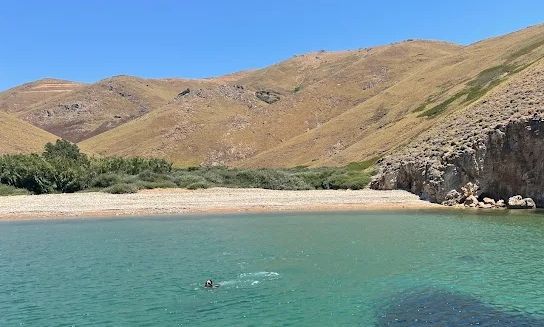 Λήμνος: Γυναίκα και δυο ανήλικοι εγκλωβίστηκαν σε δύσβατη παραλία – Επενέβη το Λιμενικό