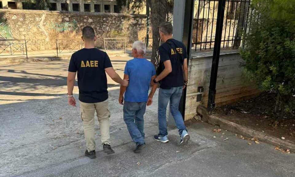 Συνελήφθη 62χρονος ποδηλάτης για τη φωτιά στην Παλλήνη – Προσπάθησε να κρύψει τον αναπτήρα του