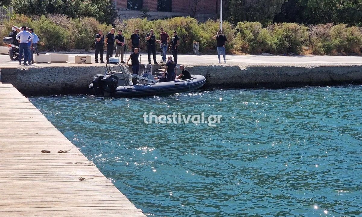 Θεσσαλονίκη: 85χρονος έπεσε στον Θερμαϊκό – Αστυνομικοί βούτηξαν και τον έσωσαν – Δείτε βίντεο