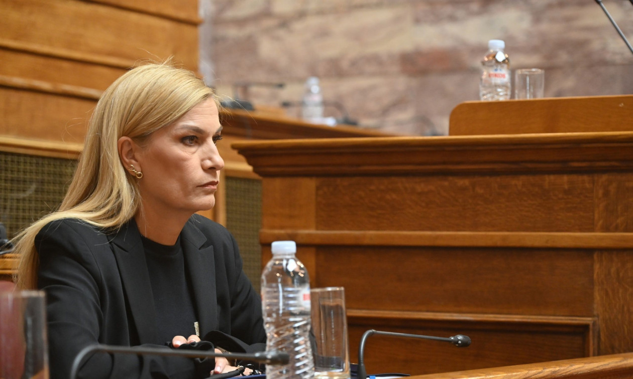 Επίθεση στο πολιτικό γραφείο της Σέβης Βολουδάκη – Απειλητικά συνθήματα και φέιγ βολάν