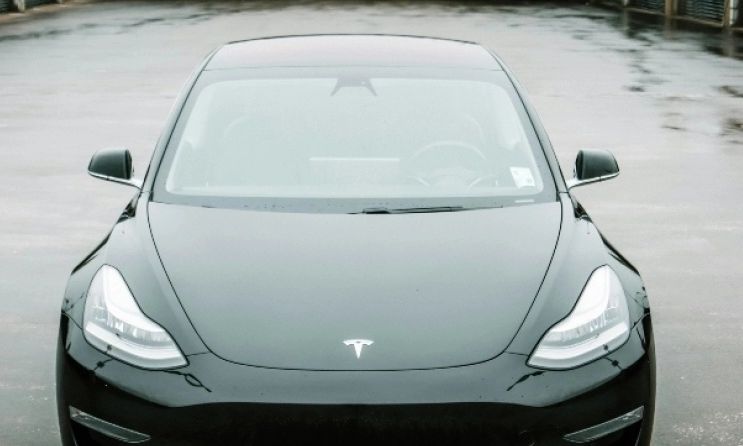 Δεδομένα θανατηφόρου τροχαίου με Tesla κρύφτηκαν για χρόνια – Μέχρι που ένας χάκερ τα ανακάλυψε
