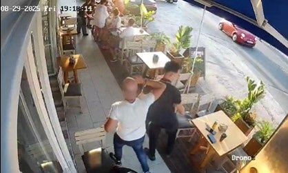 Χανιά: Σερβιτόρος έσωσε πελάτισσα από πνιγμό με τη σωτήρια τεχνική «Heimlich» – Δείτε βίντεο