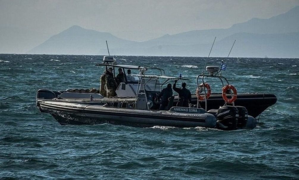 Νέες «καραβιές» μεταναστών νότια της Κρήτης – 90 άτομα περισυνέλλεξαν Λιμενικό και Frontex
