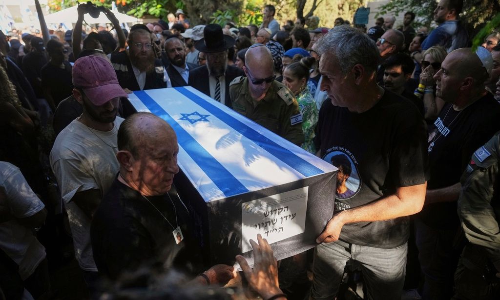 Ισραήλ: Κηδεύτηκαν δύο όμηροι της Χαμάς – 47 παραμένουν αιχμάλωτοι