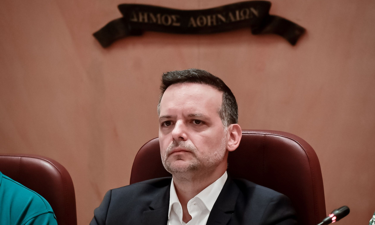 Στο κόκκινο η σύγκρουση Δούκα με την κυβέρνηση – Στήριξη από ΠΑΣΟΚ αλλά… χωρίς ανακοίνωση