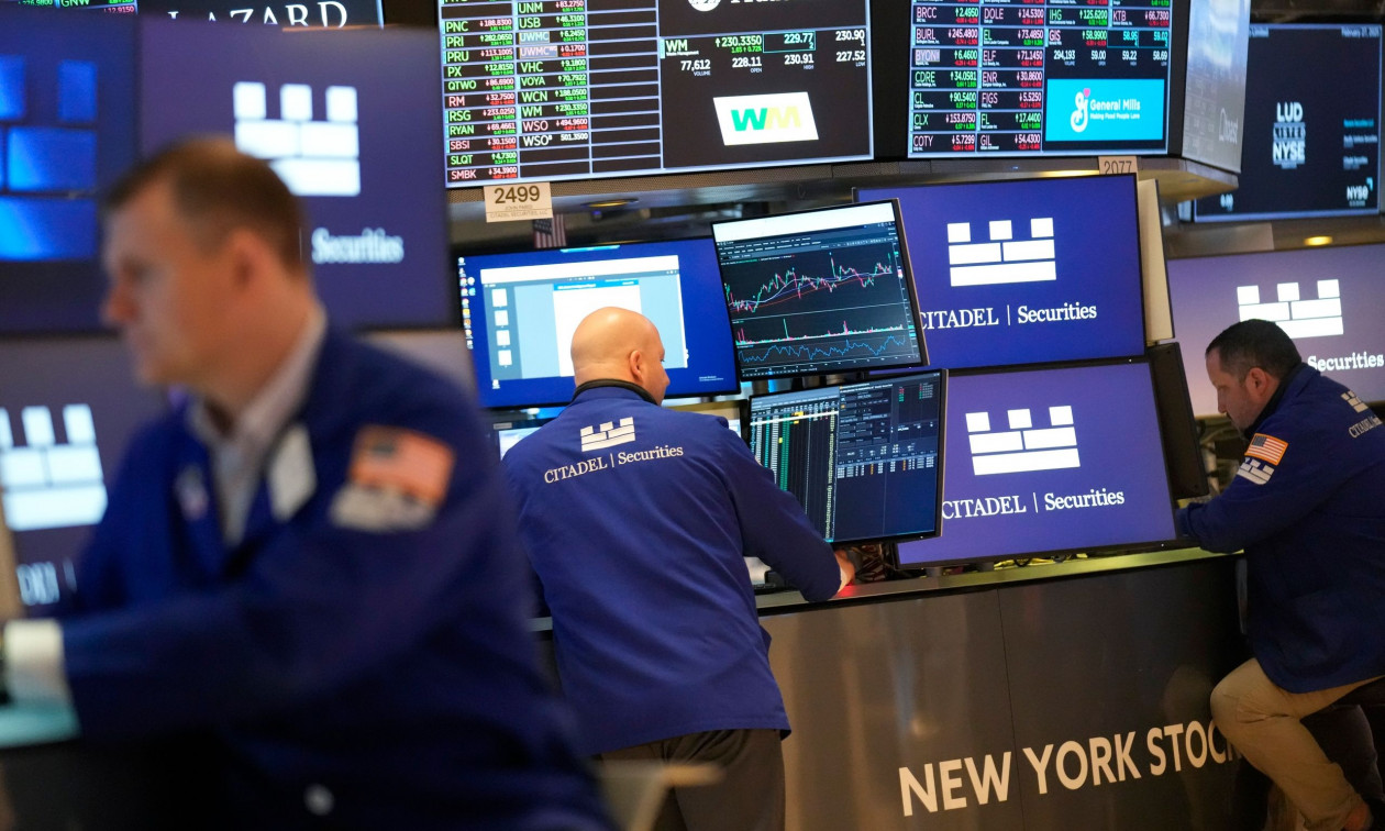 Επιφυλακτικότητα και πτώση στη Wall Street