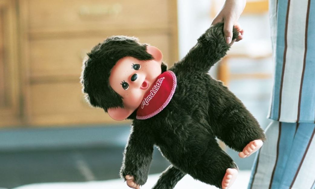 Ξεχάστε τα Labubu, (ξανα)ήρθαν τα… Monchhichi: Τα κουκλάκια από την Ιαπωνία που «σπάνε ταμεία»
