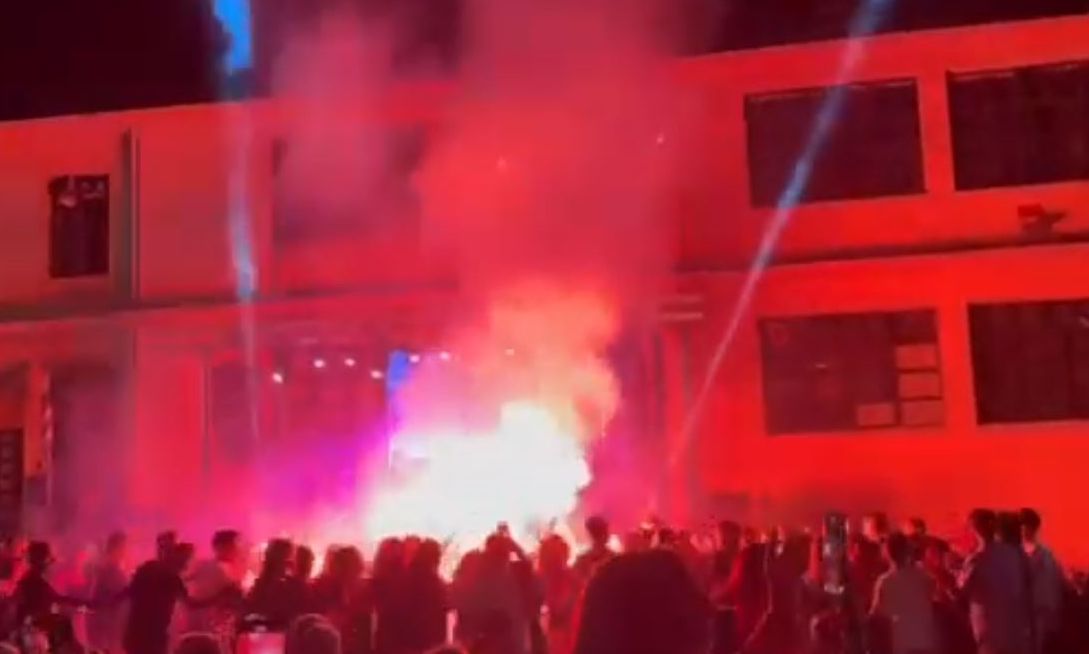 Αμετανόητοι μετά τον τραυματισμό του Άρη Μουγκοπέτρου – Πανηγύρι με βεγγαλικά στο Λεβίδι