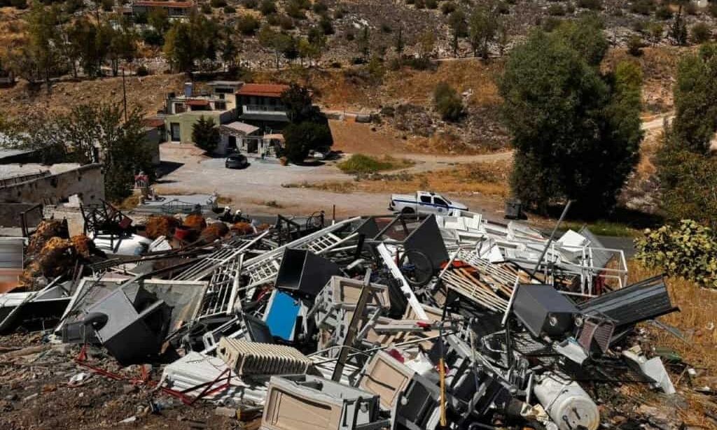Μετέτρεψαν σε παράνομη χωματερή τον λόφο του Κορυδαλλού – Βίντεο από τη στιγμή της σύλληψης