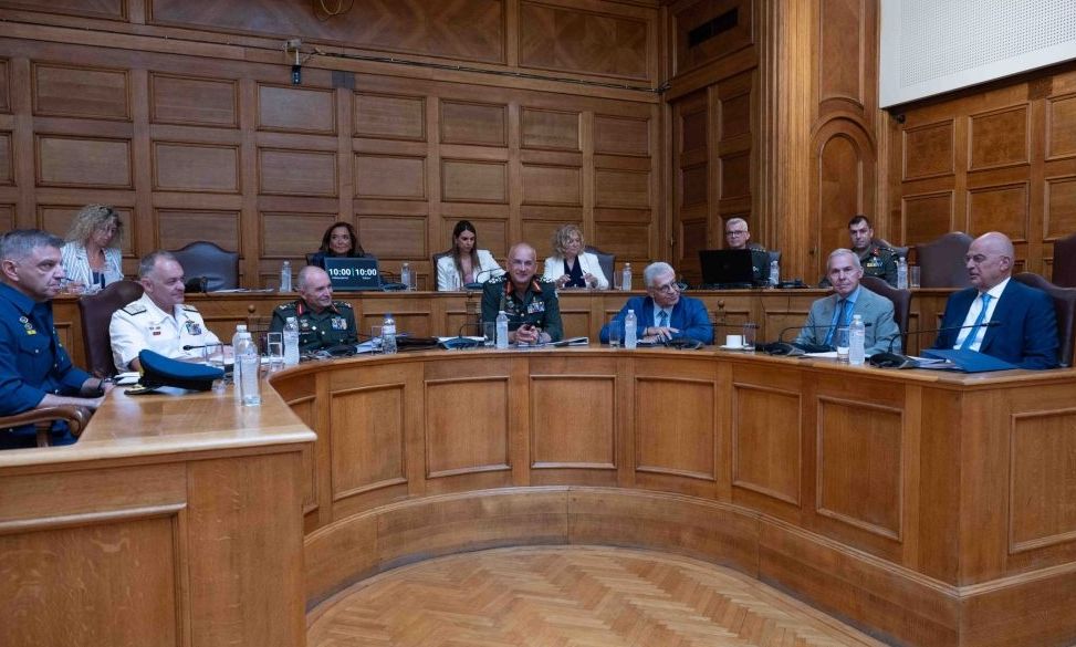 Δένδιας για Νέα Δομή Ενόπλων Δυνάμεων: Επτά αλλαγές-Συγχώνευση στρατοπέδων, κέντρο εκπαίδευσης drone