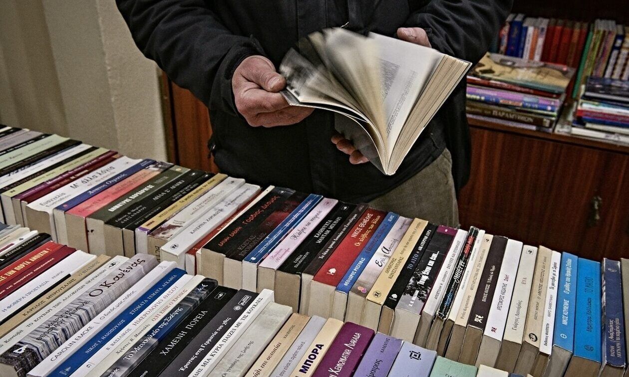 ΔΥΠΑ: Οι οριστικοί πίνακες για τα vouchers βιβλίων – Ποιοι θα λάβουν 25 ευρώ