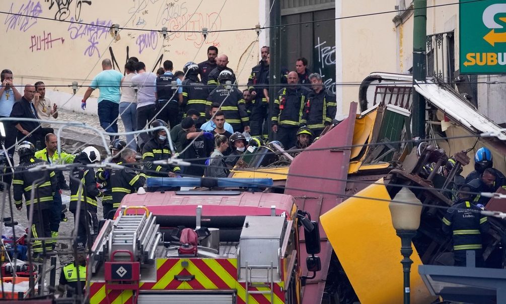 Λισαβόνα: 17 οι νεκροί από τον εκτροχιασμό του τελεφερίκ