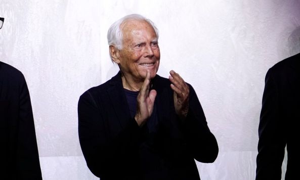Τζόρτζιο Αρμάνι: Σε λαϊκό προσκύνημα η σορός του σχεδιαστή – Η τελευταία επιθυμία του