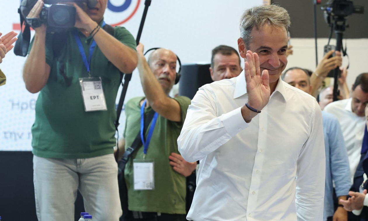 Κυριάκος Μητσοτάκης: «Ο Άδωνις φωνάζει;» – Γέλια στο περίπτερο του υπουργείου Υγείας στη ΔΕΘ