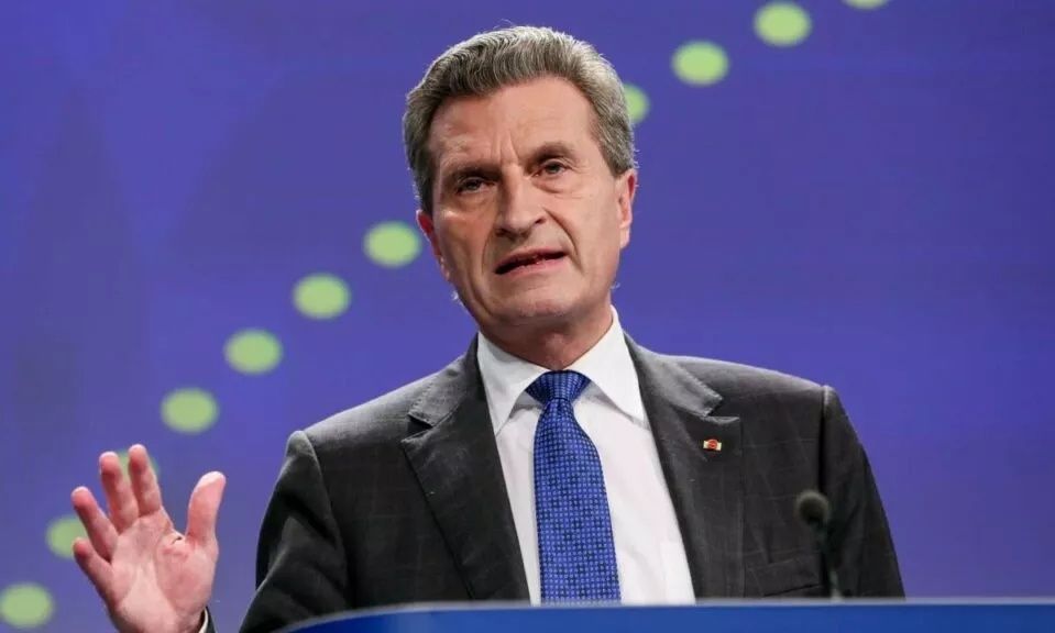 Κύπρος – «Φιλελεύθερος» για καλώδιο: Ποια σχέση είχε ο Γερμανός πρώην επίτροπος Γκίντερ Έτιγκερ;