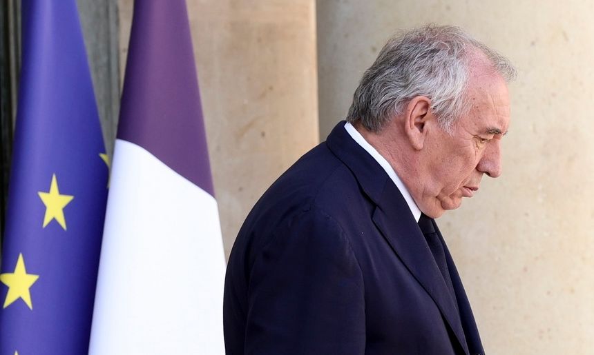 Γαλλία: Η Δεξιά αποδέχεται τον διορισμό Σοσιαλιστή πρωθυπουργού – Αύριο η κρίσιμη μέρα για Μπαϊρού