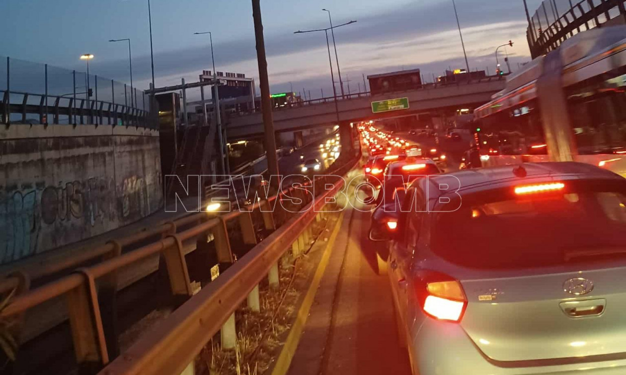 Σύγκρουση οχημάτων στην Κηφισίας – Μεγάλες καθυστερήσεις στο ρεύμα προς Αθήνα