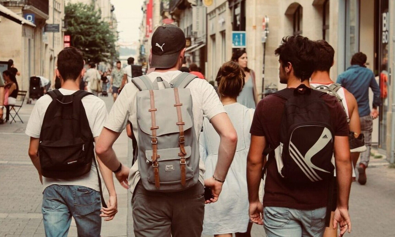 Πόσο ωφελούνται οι νέοι από τα μέτρα της κυβέρνησης – Αναλυτικός πίνακας