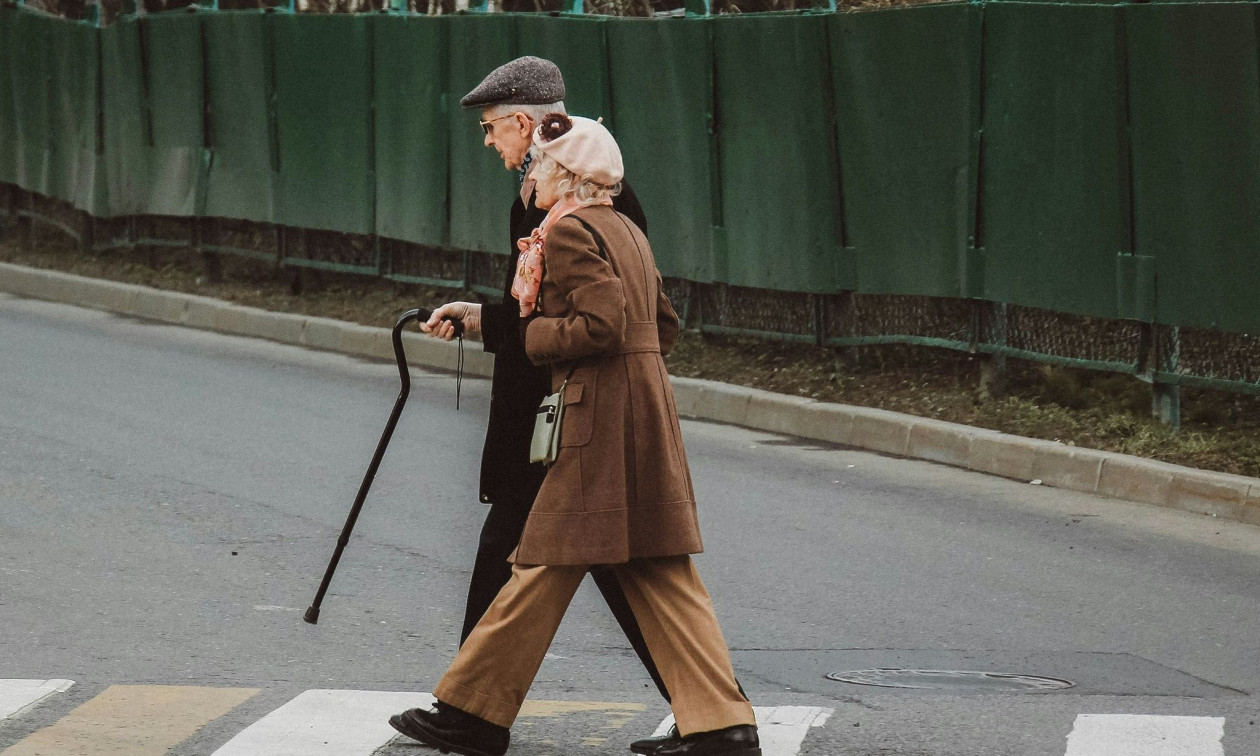 Πόσο ωφελούνται οι συνταξιούχοι από τα νέα μέτρα – Αναλυτικοί πίνακες με παραδείγματα