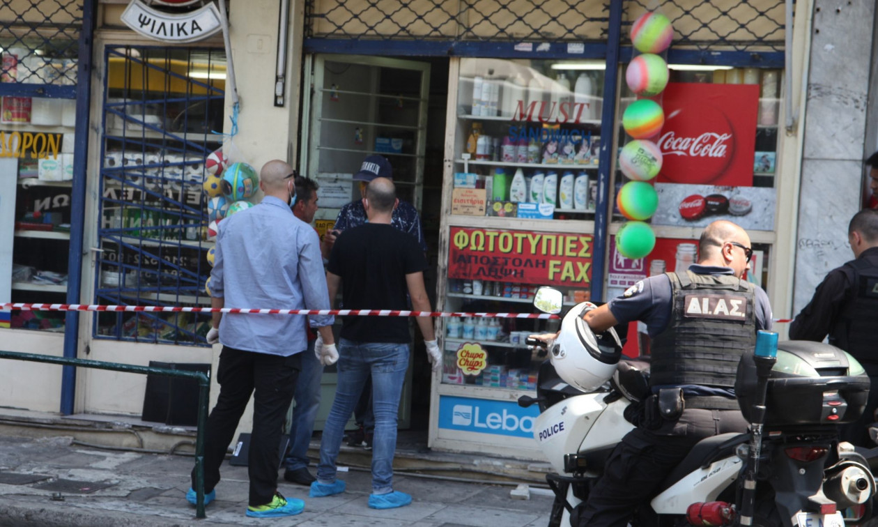 «Χειροπέδες» σε δύο 18χρονους και σε έναν 14χρονο – Λήστεψαν ψιλικατζίδικο με την απειλή μαχαιριού