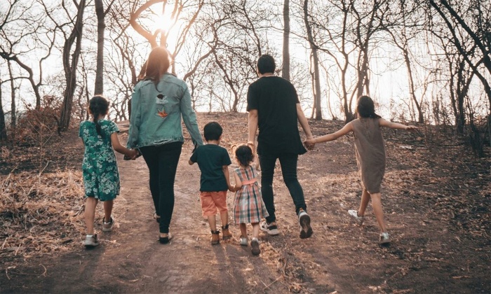 ΟΠΕΚΑ: Ποιοι γονείς δικαιούνται επίδομα έως 750 ευρώ