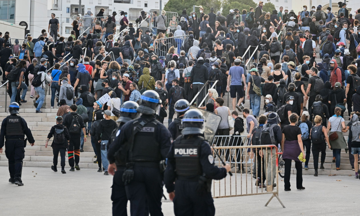 Οργή στη Γαλλία: Δεκάδες συλλήψεις στις διαδηλώσεις του κινήματος «Block Everything»