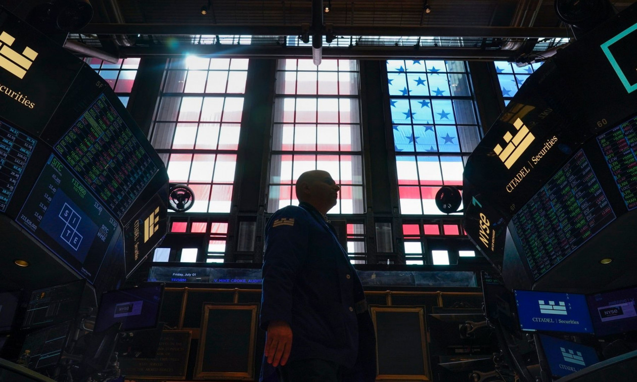 Στάση αναμονής στη Wall Street – Συγκρατημένα αισιόδοξοι οι επενδυτές για μείωση των επιτοκίων