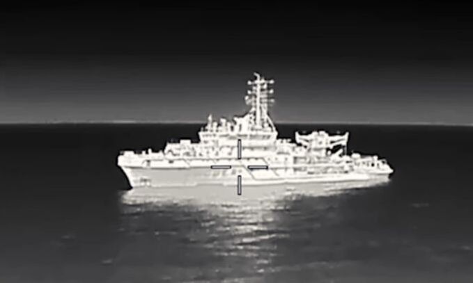 Ουκρανία: Drone έπληξε ρωσικό αναγνωριστικό πλοίο στη Μαύρη Θάλασσα – Βίντεο