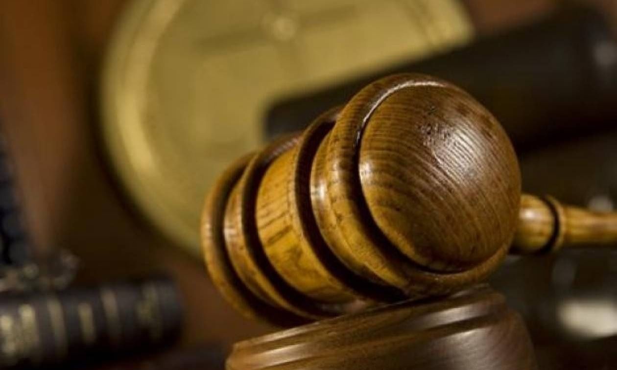Βόλος: Ο άντρας τη χτύπησε με σφυρί και η γυναίκα παραβίασε τα μέτρα – Στο αυτόφωρο πρώην ζευγάρι