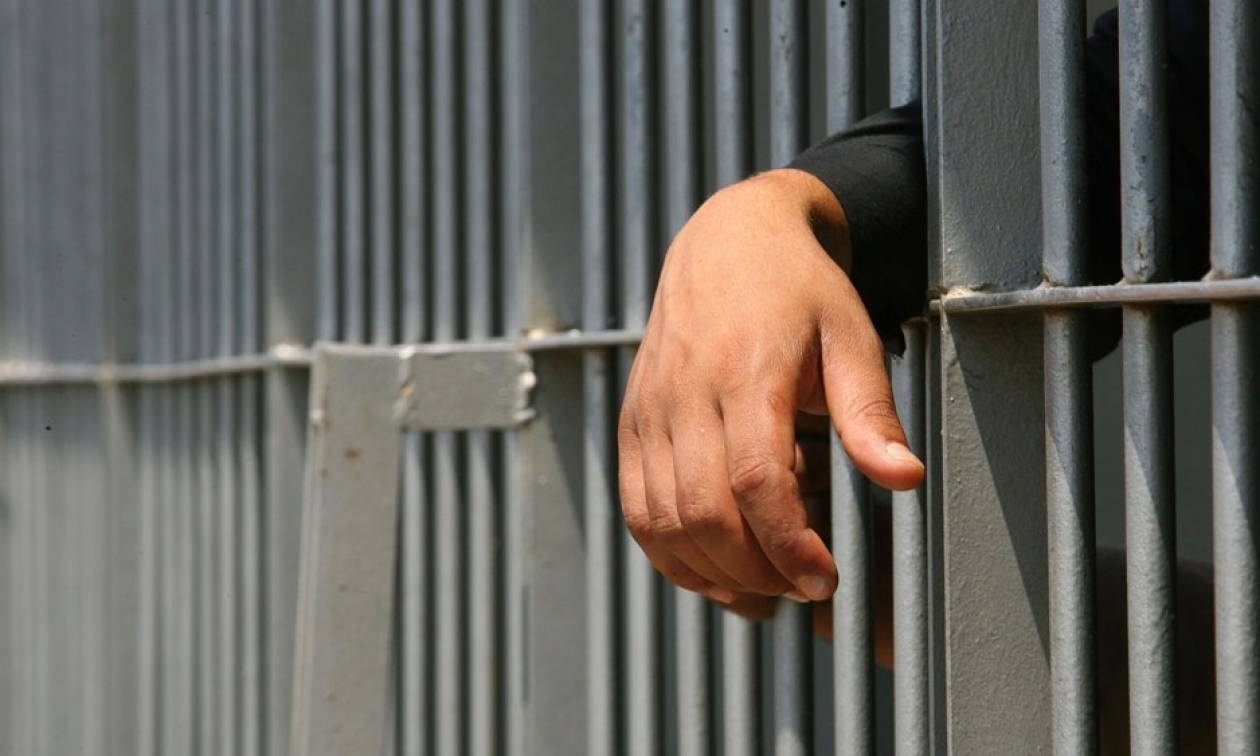 Έφοδος της ΕΛ.ΑΣ. σε κελιά στις φυλακές Κορυδαλλού – Βρέθηκαν μαχαίρι και κινητά