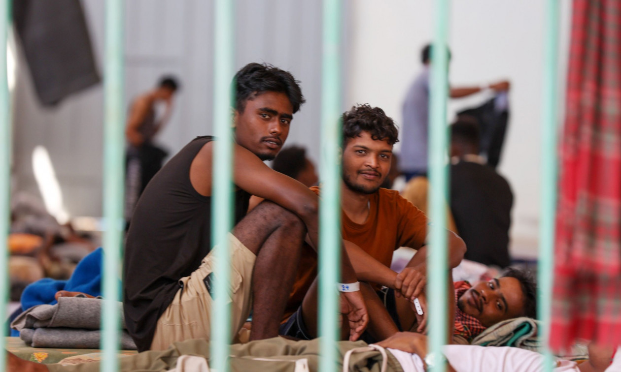 Ευρεία σύσκεψη στο Μαξίμου για το μεταναστευτικό – Σε εξέλιξη η επιχείρηση αποσυμφόρησης της Κρήτης