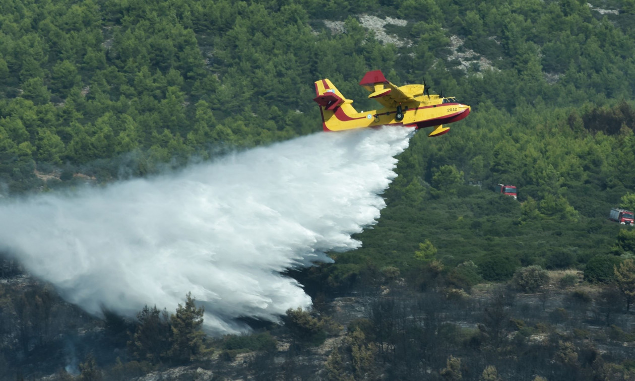 Φωτιά τώρα στην Άνδρο – Στη μάχη και εναέρια μέσα