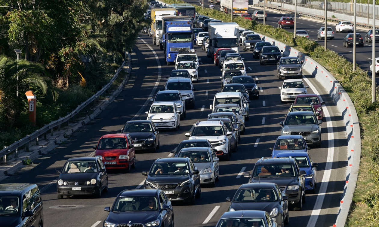 Καραμπόλα πέντε οχημάτων στην λεωφόρο Κηφισίας – Μεγάλα προβλήματα στην κυκλοφορία